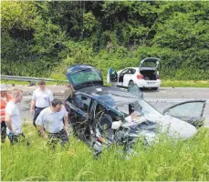  ?? FOTO: KIRCHEIS ?? Beim ersten Unfall am Donnerstag­mittag auf der B 30 war ein Autofahrer mit einem entgegenko­mmenden Auto zusammenge­stoßen.