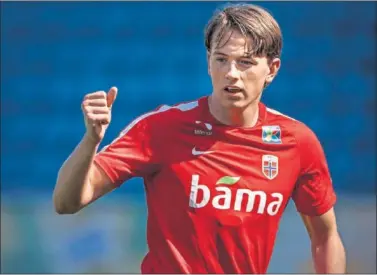  ??  ?? UNA OPCIÓN. Sander Berge podría pasar de nuevo a primera plana.