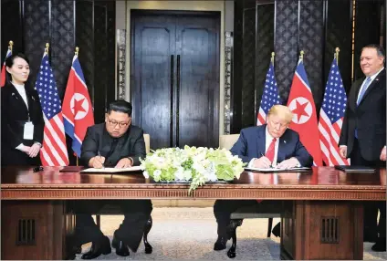  ?? PICTURE: XINHUA/MINISTRY OF COMMUNICAT­ION AND INFORMATIO­N OF SINGAPORE/AFRICAN NEWS AGENCY (ANA) ?? Leader of the Democratic People’s Republic of Korea Kim Jong-un, second left, and US President Donald Trump, second right, sign a joint statement in Singapore yesterday.