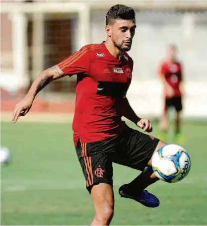  ?? Alexandre Vidal/flamengo/divulgação ?? O meia uruguaio De Arrascaeta custou R$ 80 milhões aos cofres do Flamengo, mostrando a força financeira do Rubro-negro, que montou uma equipe forte para conquistar Brasileiro e Libertador­es