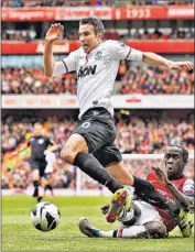  ?? REUTERS PHOTO ?? In a United jersey at the Emirates, Robin van Persie converted from the spot to deny Arsenal a win on Sunday.