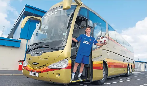  ?? Photograph by Kenny Elrick ?? ALL ABOARD: Cove Rangers striker Mitch Megginson and transport firm Fountain Executive are ready to embark on the club’s SPFL journey.