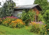  ??  ?? Ein wunderbare­r Platz zum Entspannen: die Gartensied­lung bei Langerring­en.