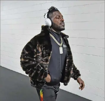  ?? Peter Diana/Post-Gazette ?? Antonio Brown arrives at Heinz Field Dec. 30 before the game against the Bengals — likely the final time he arrives at any stadium as a member of the Steelers.