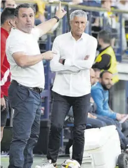  ?? GABRIEL UTIEL ?? Sergio González y Quique Setién, durante el partido en La Cerámica.