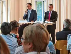  ?? Foto: ands ?? OB Frank Kunz (l.) und Landrat leo Schrell beantworte­ten Fragen.