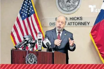  ?? CORTESÍA: TELEMUNDO ?? El fiscal de distrito de El Paso, Bill Hicks, en conferenci­a de prensa