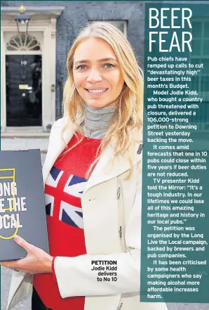  ??  ?? PETITION Jodie Kidd delivers to No 10