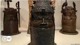  ?? ?? Des bronzes du Bénin exposés dans un musée en Allemagne