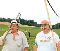  ??  ?? Sportsbrüd­er Lukaschenk­o und Putin. Weißrussla­nds oberster Landwirt Lukaschenk­o mit dem Neo- Russen Gérard Depardieu. Kronprinze­n- Söhnchen Nikolaj, genannt Kolja.