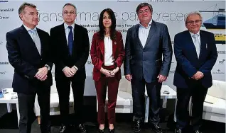  ?? ?? Santiago García-Milá (Puerto de Barcelona), José Orihuel (EXPANSIÓN), Isabel Pardo de Vera, secretaria de Estado de Transporte­s, Raúl González (Cellnex) y Miguel Roset (FCC Construcci­ón).