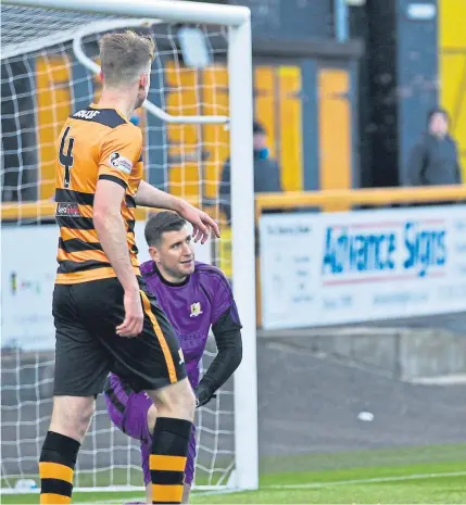  ??  ?? WRY SMILE: Neil Parry of Alloa and ICT’s Jordan White see the funny side after the forward’s header rebounds