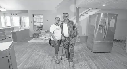  ?? Steve Gonzales / Houston Chronicle ?? Carolyn and Tyrone Brown are struggling with rebuilding their Harvey-flooded home, along with fighting Tyrone’s cancer.