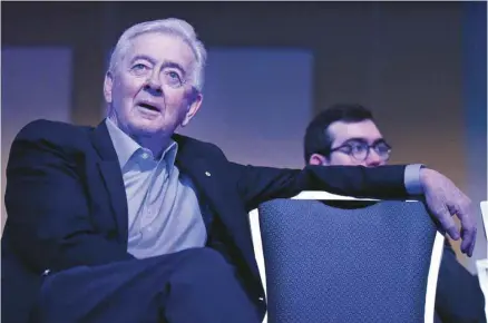  ?? JUSTIN TANG LA PRESSE CANADIENNE ?? Le fondateur du Reform Party, Preston Manning, fait une analogie entre la montée actuelle du populisme et le sentiment d’aliénation qu’éprouvaien­t les citoyens de l’Ouest quand il a créé son parti. Le Canada a peut-être évité sa dislocatio­n avec la...