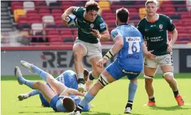  ?? Photograph: Tony Marshall/ Getty Images ?? Henry Arundell of London Irish breaks from a tackle by Noah Heward of Worcester Warriors. London Irish won the first game of the season comfortabl­y