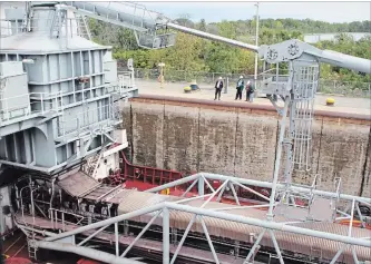  ?? KRIS DUBE THE WELLAND TRIBUNE ?? Niagara Centre MP Vance Badawey and several other federal politician­s tour Niagara’s trade corridor transporta­tion links on Tuesday, making stops at the Peace Bridge in Fort Erie and along the Welland Canal.