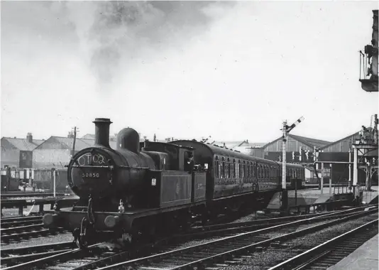  ?? MORTONS RAILWAY MAGAZINE ARCHIVE/IAN G. HOLT. ?? With longer tanks, extra coal capacity, Belpaire firebox and extended smokebox, Aspinall 2-4-2 radial tank No. 50850 works empty coaching stock at Chapel Street station, Southport, on August 25, 1961. The last to remain in service, it was withdrawn that October.