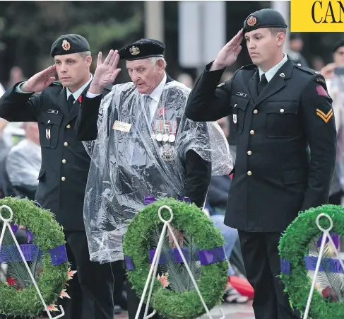  ?? JUSTIN TANG / THE CANADIAN PRESS ?? Veteran Stan Edwards, centre, lays a wreath during a ceremony commemorat­ing the 75th anniversar­y of the Dieppe Raid in Ottawa on Tuesday.