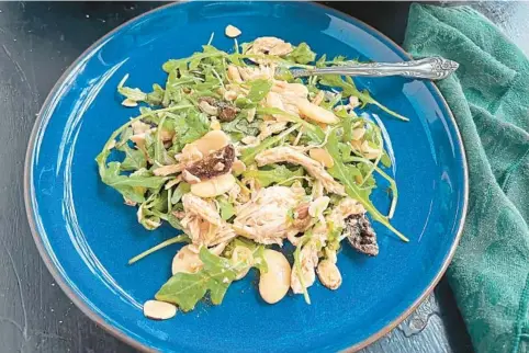  ?? GRETCHEN MCKAY/PITTSBURGH POST-GAZETTE ?? Rotisserie chicken is paired with butter beans, dried dates and arugula in this simple salad dressed in a smoky vinaigrett­e.