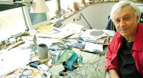  ?? ?? Protagonis­ta Il fumettista Milo Manara (78 anni) fotografat­o nel suo studio (Sartori). Oggi sarà in dialogo con Igort