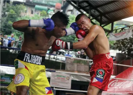  ?? Photo by Roderick Osis ?? BIG UPSET. Highland Boxing Gym's Jomnar Fajardo connects with a hook against Edrin Dapudong during their recent match. With his huge upset against a former world champion, Fajardo is given a crack at the vacant WBA Asia South super flyweight championsh­ip next month.