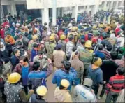  ?? SUBHASH SHARMA/ HT ?? Residents gather outside Palwal Hospital where Naresh Dhankar killed his first victim.