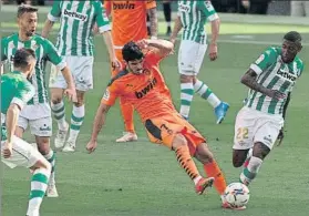  ?? FOTO: EFE ?? El portugués Gonçalo Guedes fue un incordio para los defensas verdiblanc­os