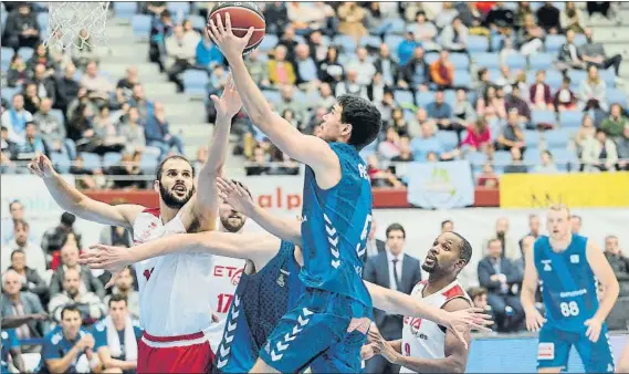  ?? FOTO: UNCITI ?? Dani Pérez busca la canasta en el encuentro del pasado domingo ante Bilbao Basket en Illunbe