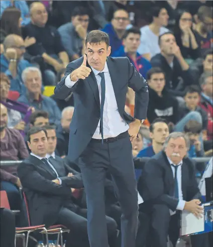  ?? FOTO: MANEL MONTILLA ?? Georgios Bartzokas, durante un partido en su etapa como entrenador del Barça
