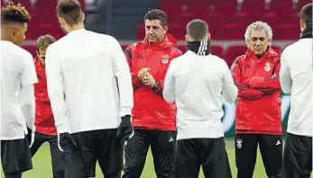  ??  ?? Treinador do Benfica orientou a sessão de trabalho na Cruyff Arena