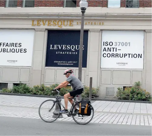  ?? PHOTO LE JOURNAL DE QUÉBEC, JEAN-FRANÇOIS DESGAGNÉS ?? La firme de l’ancien élu adéquiste Christian Lévesque, située sur Grande Allée, à Québec, a récemment annoncé avec une affiche imposante le produit ISO 37001 qu’elle propose aux municipali­tés, soit une norme anticorrup­tion.