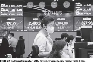  ?? AP/AHN YOUNG-JOON ?? CURRENCY traders watch monitors at the foreign exchange dealing room of the KEB Hana Bank headquarte­rs in Seoul, South Korea on, Monday, August 8, 2022. Asian stocks were mixed Monday after strong US jobs data cleared the way for more interest rate hikes and Chinese exports rose by double digits.