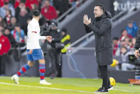  ?? // VALENTÍ ENRICH ?? Xavi Hernández se mostró muy activo en San Mamés