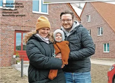  ??  ?? Sophia und Marco Schumann sind mit Sohn Mio von Ottensen nach Neuenfelde gezogen.
