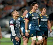  ?? PHOTOSPORT/ GETTY IMAGES ?? Left, Aaron Cruden may face an uphill battle to reclaim a place in the All Blacks but few could deny that his form for the Chiefs has been compelling. Right, it has been a frustratin­g season for Aaron Smith and his Highlander­s team-mates.