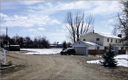  ?? CLIFF GRASSMICK — STAFF PHOTOGRAPH­ER ?? A developer wants to build 310townhom­es on this 18.6-acre property at 8902Quail Road in Longmont.