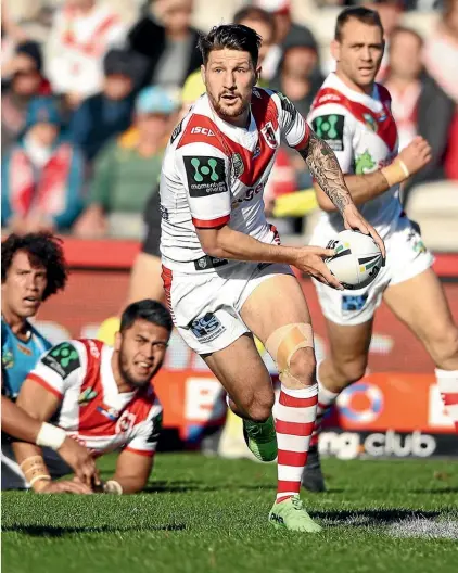  ??  ?? Gareth Widdop looks to pass against the Gold Coast Titans yesterday.