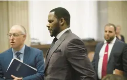  ?? E. JASON WAMBSGANS/CHICAGO TRIBUNE ?? Singer R. Kelly, center, appears at a hearing before Judge Lawrence Flood at Leighton Criminal Court Building on June 26, 2019.