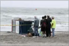  ?? EDWARD LEA/THE PRESS OF ATLANTIC CITY VIA AP ?? Family members and friends of two missing teens gather along the waters edge at the beach of Martin Luther King Blvd., in Atlantic City, N.J., Friday, June 16, 2017. The two swimmers went missing during the evening of June 15 in the waters off MLK...