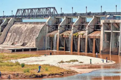  ?? CHRIS LANDSBERGE­R/USA TODAY NETWORK ?? Oklahoma City’s Overholser Dam, like many nationwide, is in poor condition.