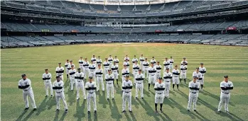  ?? /TWITTER NEW YORK YANKEES. ?? Los Yankees se tomaron esta foto con el hashtag ‘NY for NY’ (‘Nueva York por Nueva York’) para motivarse previo al arranque de la postempora­da.