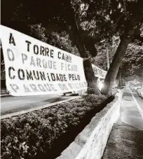  ?? Robson Ventura/folhapress ?? Protesto de moradores do Bexiga (centro), em frente ao teatro Sergio Cardoso, a favor do parque