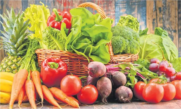  ?? Picture: ICDONLINE.COM ?? Examples of orange fruits and vegetables: pumpkin, mango, papaya, carrots, orange kumala, dalo or capsicum.