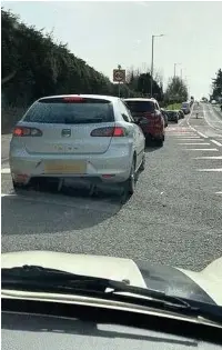  ??  ?? The queue on the main road to the entrance of Margam Park as it experience­d an ‘overwhelmi­ng’ number of visitors this week and has implemente­d a booking system for the car park between April 2-11.