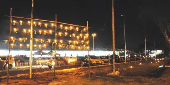  ??  ?? A file photo showing kerosene oil lamps glowing brightly at Taman Selera Harmoni.