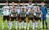  ?? Fotos: Dfb/getty Images ?? In dieser Besetzung schlug die deutsche U21-nationalma­nnschaft Irland beim letzten Aufeinande­rtreffen mit 6:0.