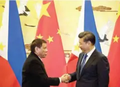  ?? AFP ?? Philippine­s’ President Rodrigo Duterte (left) and his Chinese counterpar­t Xi Jinping shake hands after a signing ceremony in Beijing on October 20.