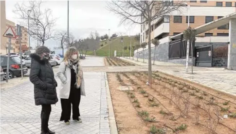  ?? ABC ?? Las concejalas Marta Medina y Ana Abellán visitaron ayer los trabajos que se están realizando