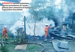  ??  ?? ANGGOTA bomba melakukan operasi pemadaman di rumah pekerja jenis sementara di Kampung Taginambur Kota Belud.