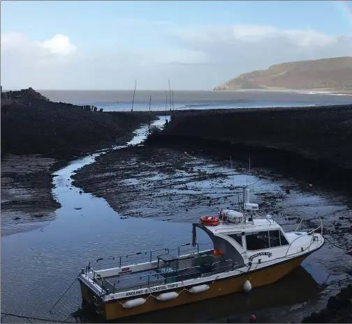  ??  ?? The quiet beauty of Porlock Bay in West Somerset and, right, the reading room at the Locanda on the Weir